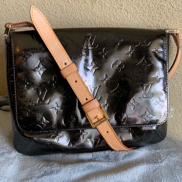 Louis Vuitton Handbags - Louis Vuitton Shoulder Bag in black
